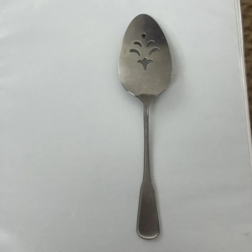 Oneida Deluxe INDEPENDENCE Pierced PIE SERVER 8 1/2